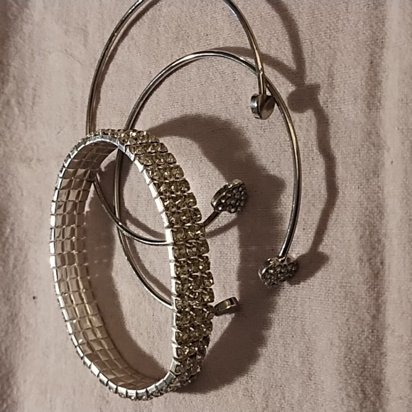 Elegant Silver Heart Bracelet Set - Picture 4 of 4